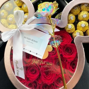 Hermosa Caja Mickey con rosas y chocolates